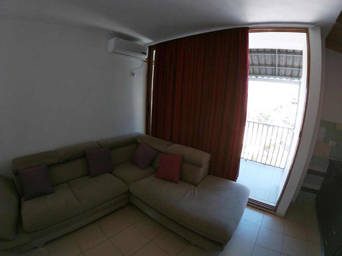 Honey Apartments Near Promenade Sarandë Buitenkant foto