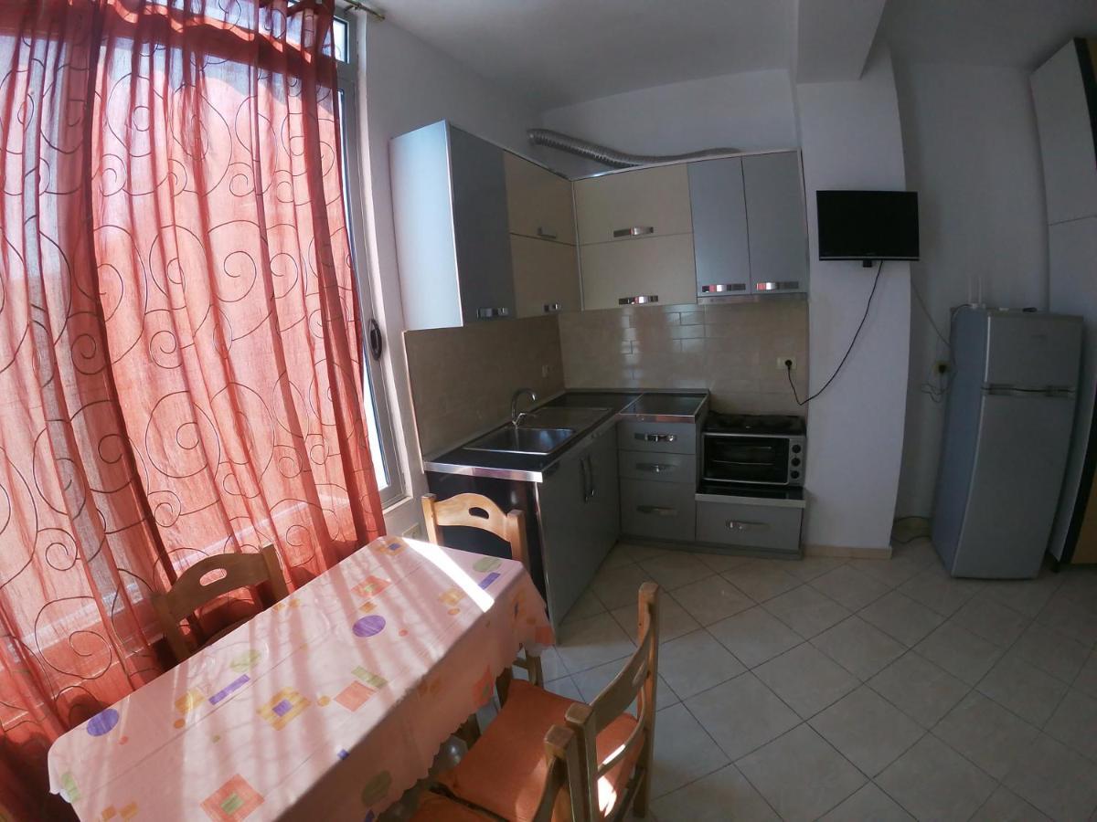 Honey Apartments Near Promenade Sarandë Buitenkant foto