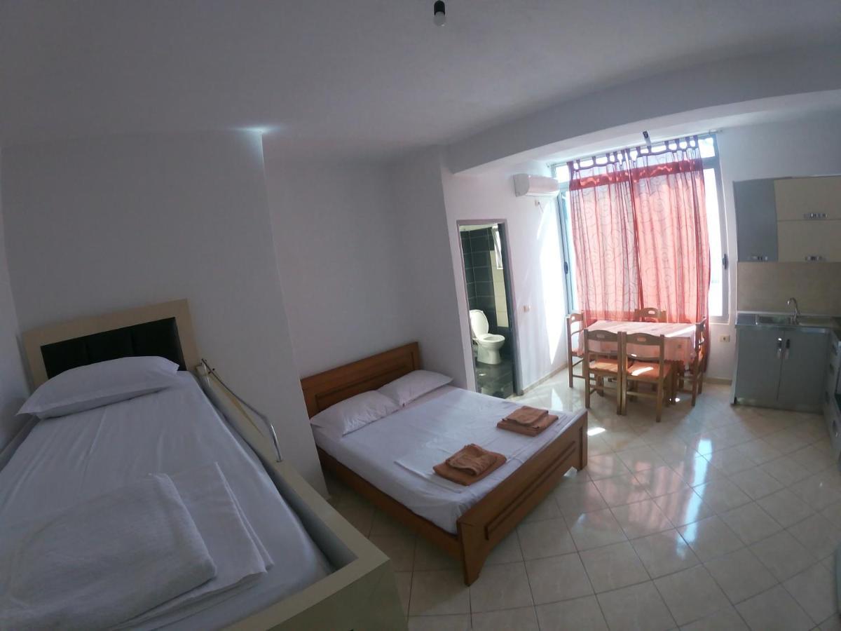 Honey Apartments Near Promenade Sarandë Buitenkant foto