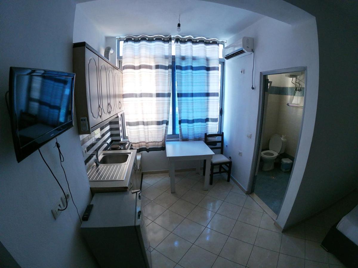 Honey Apartments Near Promenade Sarandë Buitenkant foto